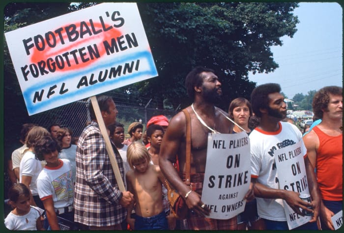 players-strike-1974-shirtless-wi.jpg